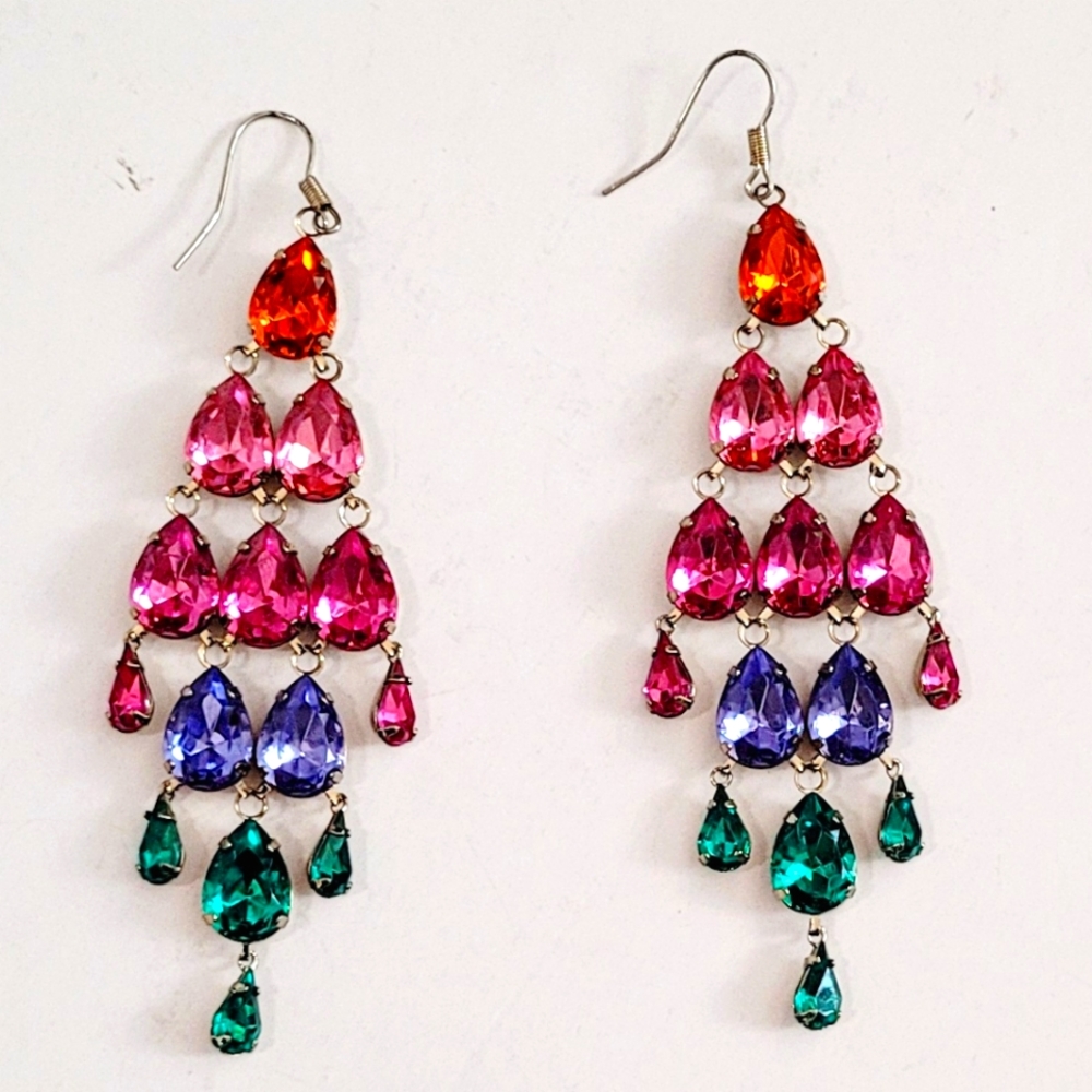 NWOT🌈Rainbow Chandelier Earrings